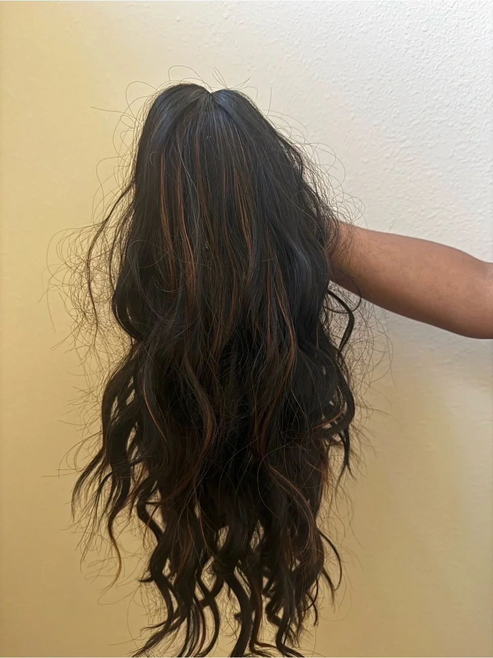 Wavy Layered Women's Hair with Subtle Brown Highlights - Black